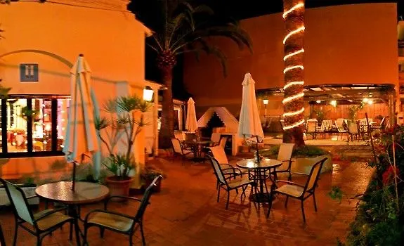 מלון מגאלוף La Mimosa Guesthouse