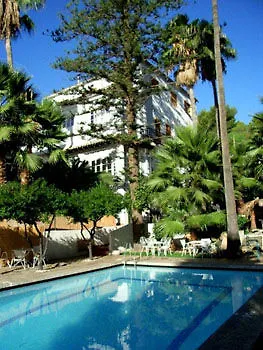 **** מלון מגאלוף La Mimosa Guesthouse ספרד